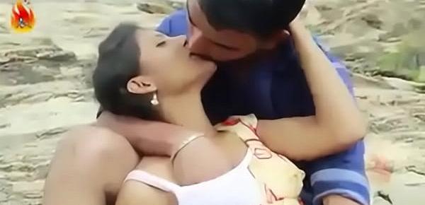  Hot desi couple boob pressing